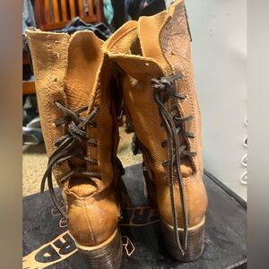 Barely worn, free birds Brown Leather Lace-Up Boots
